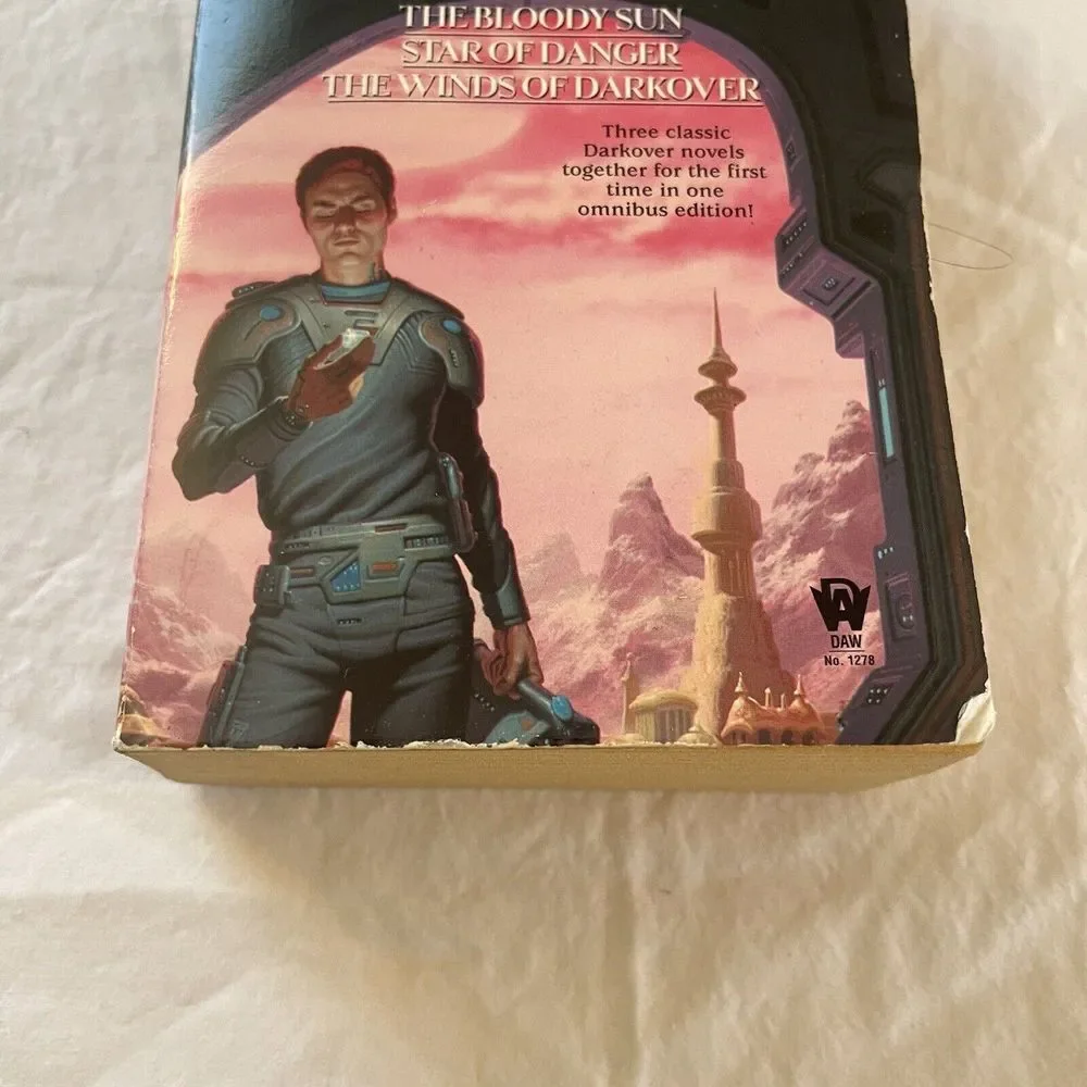 A World Divided: [Darkover Omnibus #5] Marion Zimmer‎ Bradley 1st Ed Paperback